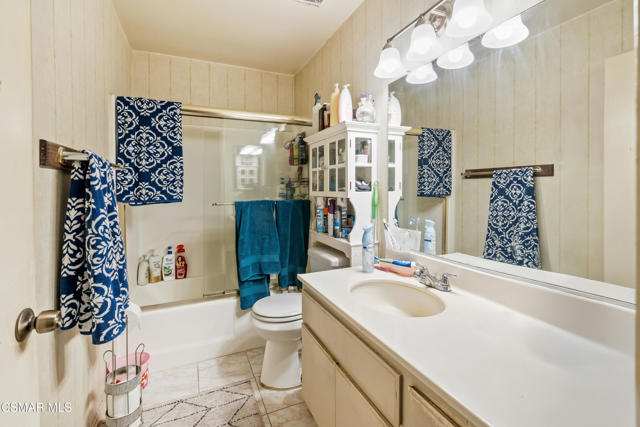 12521 Bradley Avenue, Sylmar CA: https://media.crmls.org/mediaz/fd71eae9-8eec-4f77-b7bd-68f93e78754b.jpg