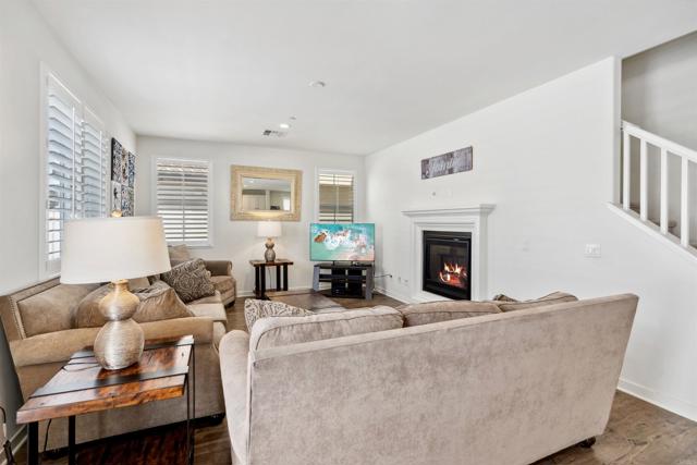 Detail Gallery Image 11 of 34 For 4203 Calle Del Vista, Oceanside,  CA 92057 - 4 Beds | 3 Baths