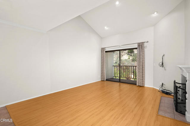 Detail Gallery Image 6 of 32 For 4210 via Arbolada #301,  Los Angeles,  CA 90042 - 2 Beds | 2 Baths