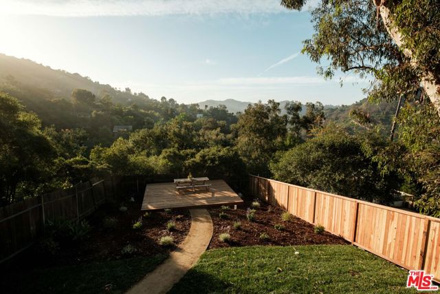 19777 Grand View Drive, Topanga CA: https://media.crmls.org/mediaz/fd7266dc-0097-4795-b2de-7ade54ade42d.jpg