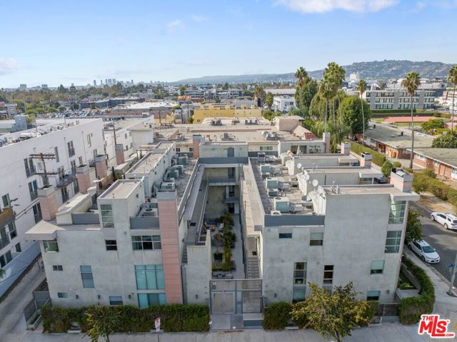 5806 Waring Avenue, Los Angeles CA: https://media.crmls.org/mediaz/fd73012c-9374-4777-9499-5b35694b9dba.jpg