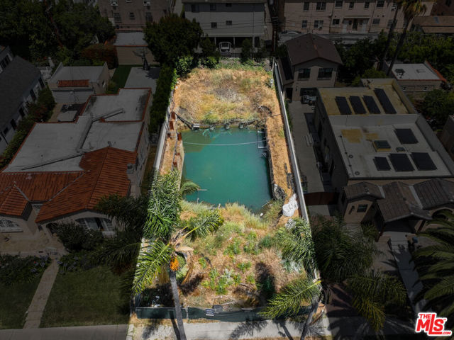 340 N Edinburgh Avenue, Los Angeles CA: https://media.crmls.org/mediaz/fd73039e-acc6-4d9e-bbea-c8c592329ca6.jpg