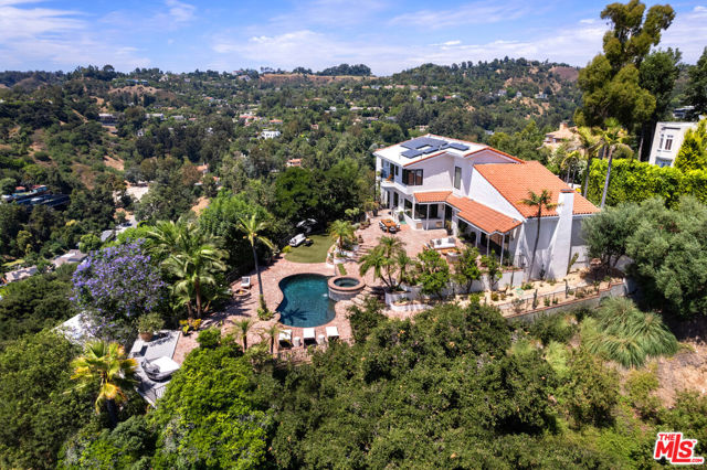 9714 Oak Pass Road, Beverly Hills CA: https://media.crmls.org/mediaz/fd734ae9-69c6-4de1-ac04-002f9ebd7746.jpg