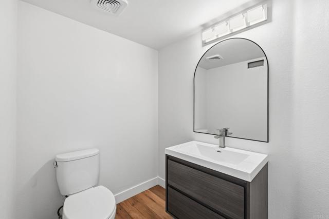 819 Daphne Court, Carlsbad CA: https://media.crmls.org/mediaz/fd73c44a-cb95-4527-9307-313d362ef857.jpg