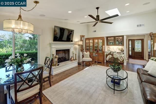 633 Terra California Dr, Walnut Creek CA: https://media.crmls.org/mediaz/fd73d0be-bf9c-495f-9ff9-ef5721dc9e89.jpg