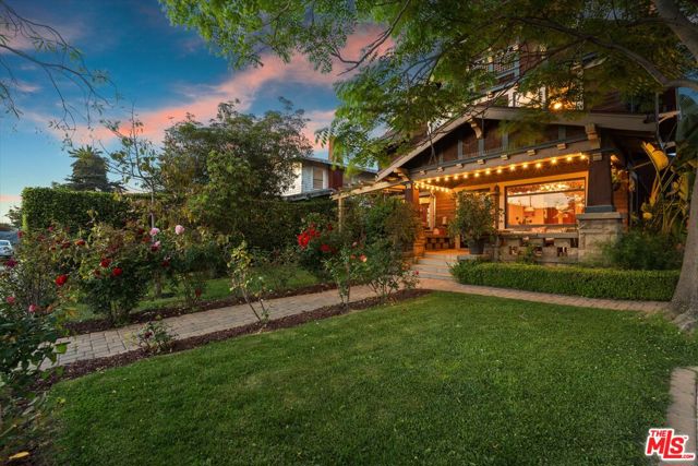 1654 5th Avenue, Los Angeles CA: https://media.crmls.org/mediaz/fd73fd6b-e851-4dc9-b8a1-fb829e87f916.jpg