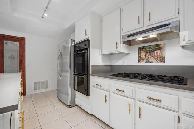 Detail Gallery Image 24 of 47 For 1184 Sidonia Ct, Encinitas,  CA 92024 - 5 Beds | 2/1 Baths