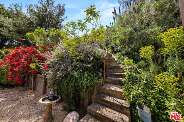 1435 Sycamore Canyon Road, Santa Barbara CA: https://media.crmls.org/mediaz/fd74cd87-f0e2-4855-9c4e-587df9332647.jpg