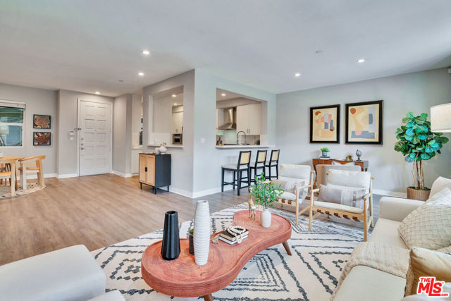 7100 Playa Vista Drive, Playa Vista CA: https://media.crmls.org/mediaz/fd756606-d2ca-4a8b-8cc2-ea0c1bb790c4.jpg