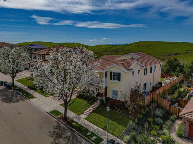 3712 Stonehenge Way, San Ramon CA: https://media.crmls.org/mediaz/fd75d7a6-6192-408e-8733-9e5af35e8231.jpg