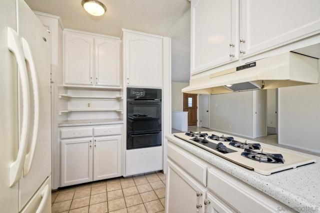 1729 Lahoud, Cardiff by the Sea CA: https://media.crmls.org/mediaz/fd7628ca-07ce-438e-9105-7260539b5d49.jpg