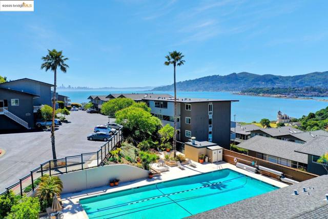 14 Janet Way, Tiburon CA: https://media.crmls.org/mediaz/fd76391c-69c2-45fe-bafe-7d05e846ae6b.jpg