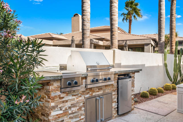 47325 Via Koron, La Quinta CA: https://media.crmls.org/mediaz/fd764741-bcc6-4022-a130-f91d3a89e7da.jpg