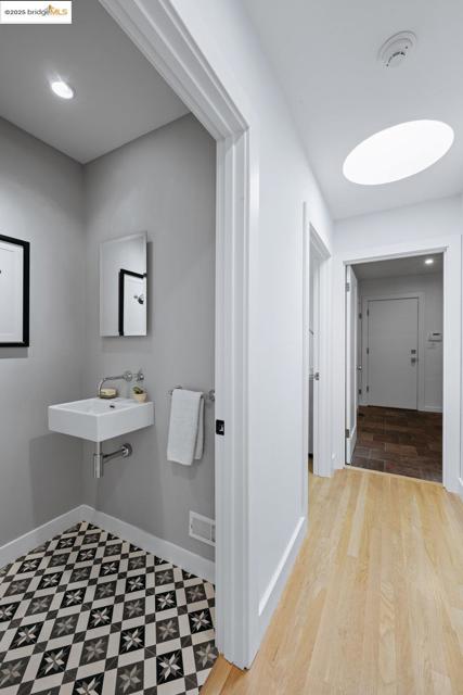 310 Pacific Ave, Piedmont CA: https://media.crmls.org/mediaz/fd76ce2a-8268-425a-a9c9-7e7c104951fd.jpg