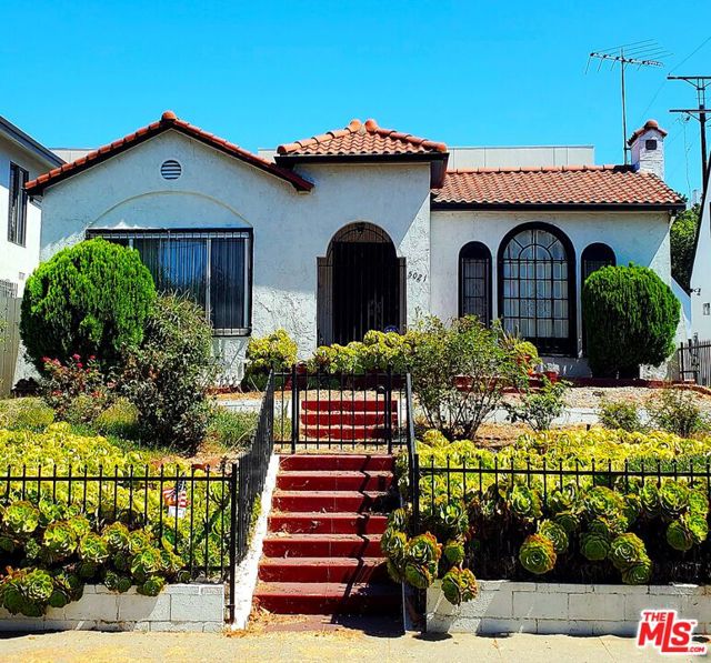 5021 Elmwood Avenue, Los Angeles CA: https://media.crmls.org/mediaz/fd775158-d81d-45d5-96ec-efdac3b799b2.jpg