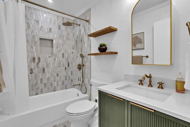 20340 Forest Ave, Castro Valley CA: https://media.crmls.org/mediaz/fd7835db-75f3-4d75-9d49-2db045cb26a3.jpg