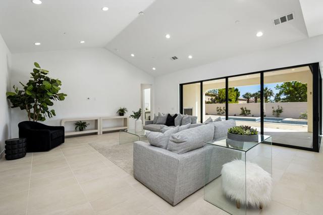 57540 Cherrywood Place, La Quinta CA: https://media.crmls.org/mediaz/fd784277-6044-44ee-9fb5-38be69e04b84.jpg