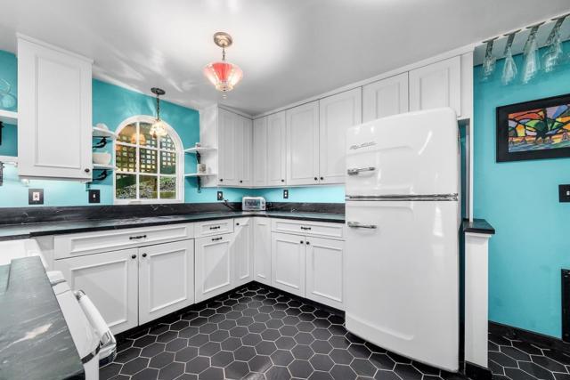 744 Cathedral Drive, Aptos CA: https://media.crmls.org/mediaz/fd7848bc-ad2a-49e3-9969-8b8c42ca53a7.jpg