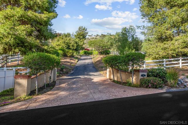 7102 Via Mariposa Norte, Bonsall CA: https://media.crmls.org/mediaz/fd7861d0-eabf-4cb3-ade5-5b47c66d6eb2.jpg