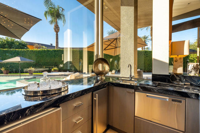 108 Waterford Circle, Rancho Mirage CA: https://media.crmls.org/mediaz/fd78ae27-22d4-4639-ac27-d1f272d4cad4.jpg