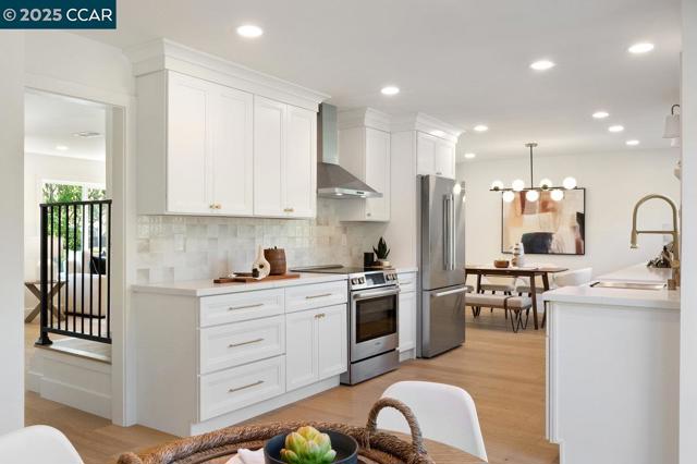 374 James Bowie Ct, Alamo CA: https://media.crmls.org/mediaz/fd796f75-9682-4c9c-93d0-8cc158144ca2.jpg