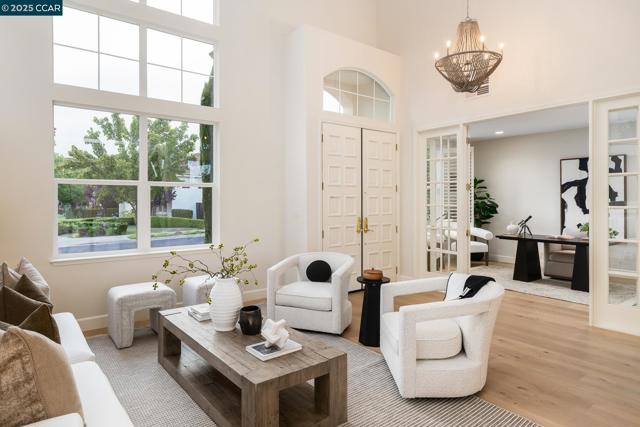 9356 Mediar Dr, San Ramon CA: https://media.crmls.org/mediaz/fd798a80-9b8e-44bd-b8a8-af94d044b98e.jpg