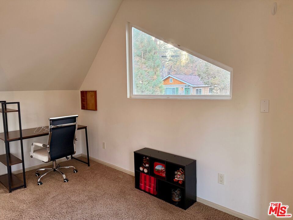 https://media.crmls.org/mediaz/fd79c954-d682-4659-822f-0f5219d04a94.jpg?preset=X-Large