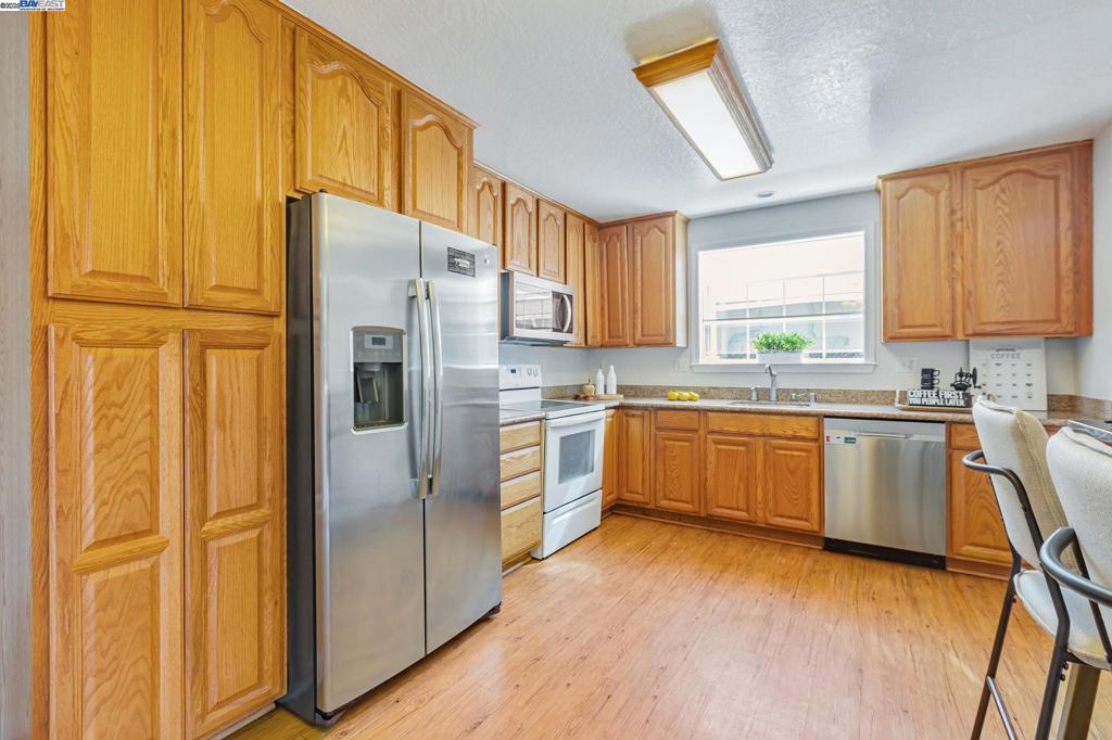 https://media.crmls.org/mediaz/fd79e2f9-e5ca-45fd-b822-4221e9ab9459.jpg?preset=X-Large