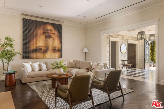 5 Bed Home for Sale in Los Angeles, California