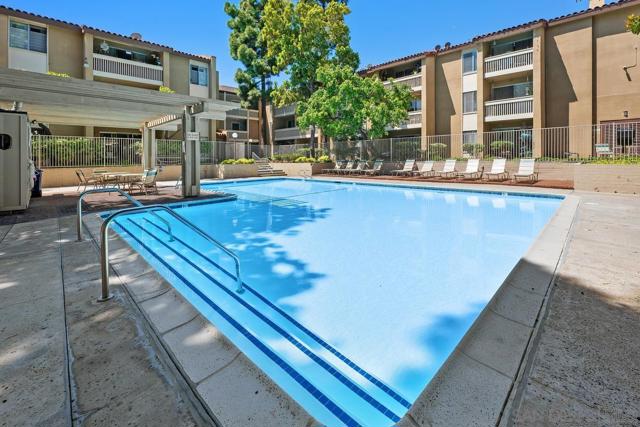1855 Diamond St, San Diego CA: https://media.crmls.org/mediaz/fd7aa78a-d989-4e80-8b06-c2131013900a.jpg