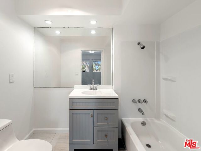 4628 Don Lorenzo Drive, Los Angeles CA: https://media.crmls.org/mediaz/fd7ab712-984a-470c-8b05-10fc0710aee8.jpg