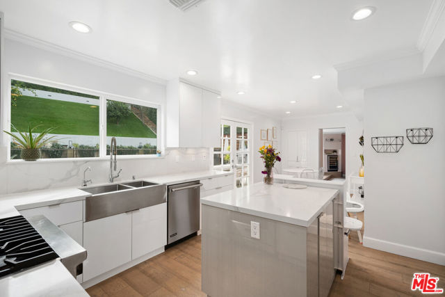 3156 Dona Emilia Drive, Studio City CA: https://media.crmls.org/mediaz/fd7ae80c-df1a-45fd-a0fa-42ef394cd3a4.jpg