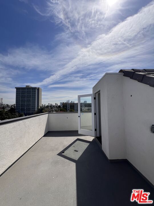 1228 1/2 S Berendo Street, Los Angeles CA: https://media.crmls.org/mediaz/fd7b1755-6dc5-439c-a303-b8774e845939.jpg