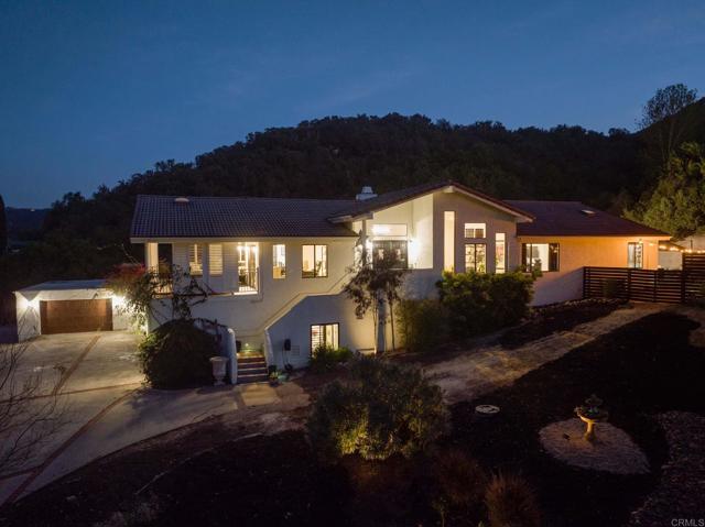 19950 Elfin Forest Ln, Escondido CA: https://media.crmls.org/mediaz/fd7b4ac7-d4cd-4601-b200-19d65b471175.jpg