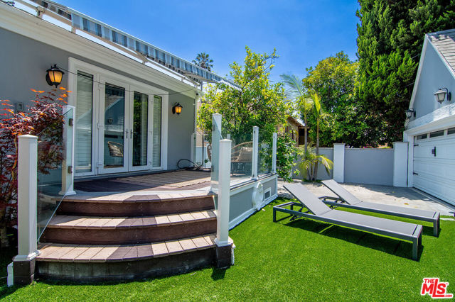 1067 Hi Point Street, Los Angeles CA: https://media.crmls.org/mediaz/fd7b696e-8046-48a2-82e7-4a8720a52f15.jpg