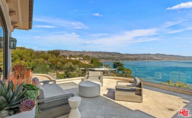 28808 Cliffside Drive, Malibu CA: https://media.crmls.org/mediaz/fd7b7239-9f66-4e2c-9e41-738cc49e8dc3.jpg