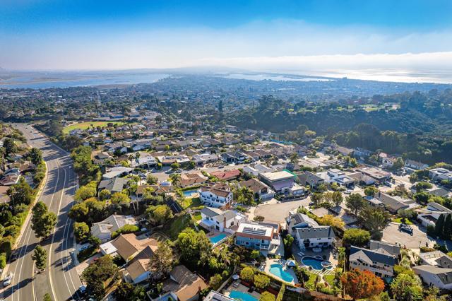 2193 Harbour Heights Rd, San Diego CA: https://media.crmls.org/mediaz/fd7b90ad-d4ca-45dc-b681-0ef65dfef601.jpg