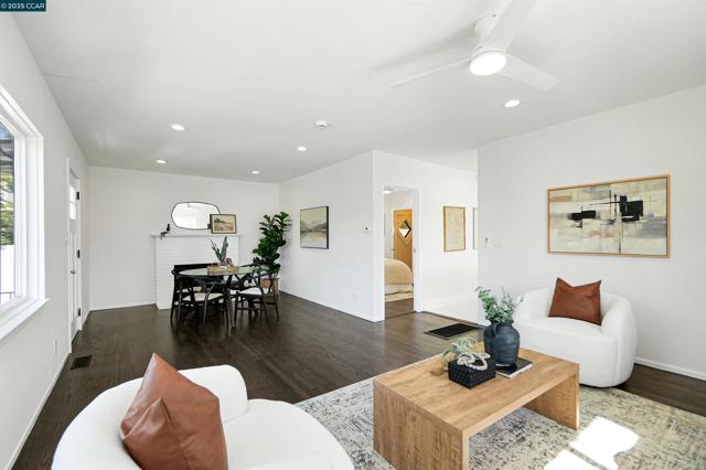 2718 Carmel St, Oakland CA: https://media.crmls.org/mediaz/fd7bb0a3-7312-45d3-9840-d8e2a63cbd86.jpg