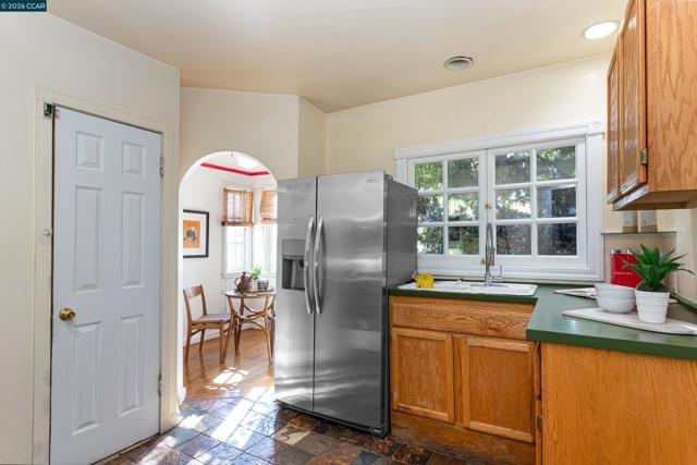 2600 55Th Ave, Oakland CA: https://media.crmls.org/mediaz/fd7c9cb7-f833-4f59-b37b-6080d247a6fa.jpg