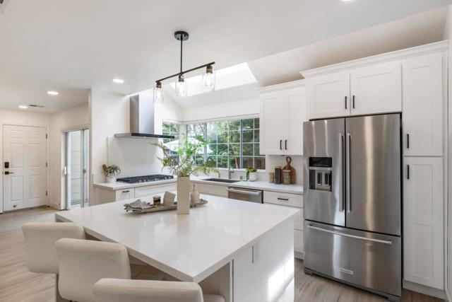 2064 Rialto Court, Mountain View CA: https://media.crmls.org/mediaz/fd7c9f9b-e1dd-482b-81a0-2e91c8348eeb.jpg