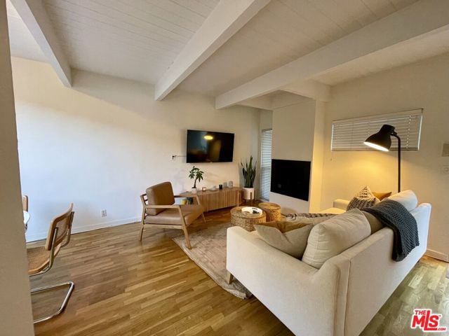 3101 5th Street, Santa Monica CA: https://media.crmls.org/mediaz/fd7cd7f7-99e2-4954-90ca-a67480c716ec.jpg