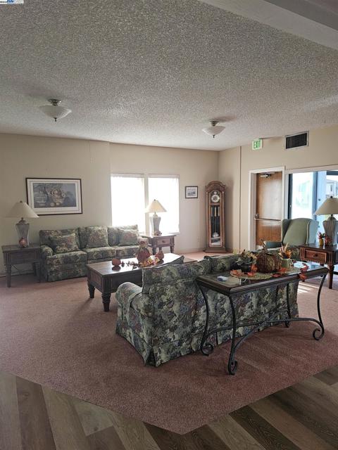 4141 Deepcreek, Fremont CA: https://media.crmls.org/mediaz/fd7d3052-3520-45ce-9bef-10fe619f3396.jpg