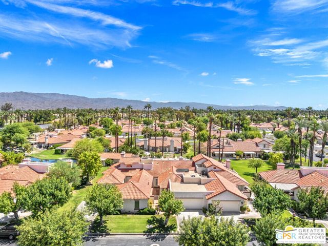 106 Avellino Circle, Palm Desert CA: https://media.crmls.org/mediaz/fd7d785e-748d-4a57-be94-f70d627d8833.jpg