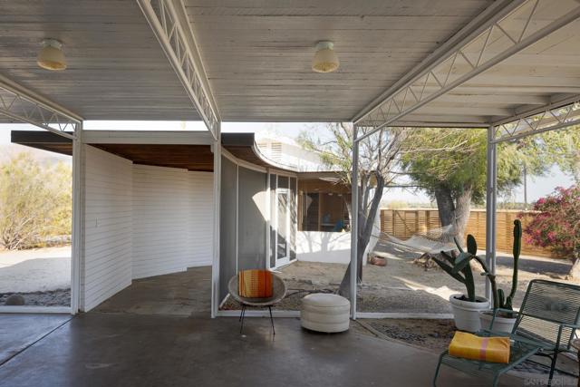 811 Di Giorgio Road, Borrego Springs CA: https://media.crmls.org/mediaz/fd7ec244-eabc-4ef2-bcce-59dd923e4bb2.jpg