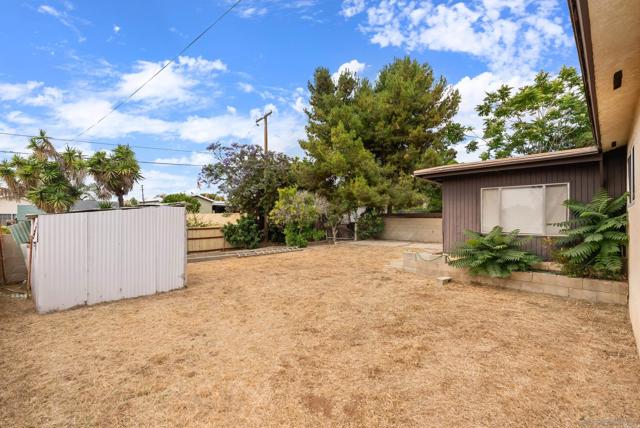 5750 Roanoke St, San Diego CA: https://media.crmls.org/mediaz/fd7ed545-e20a-428b-87f0-460d650b2c98.jpg