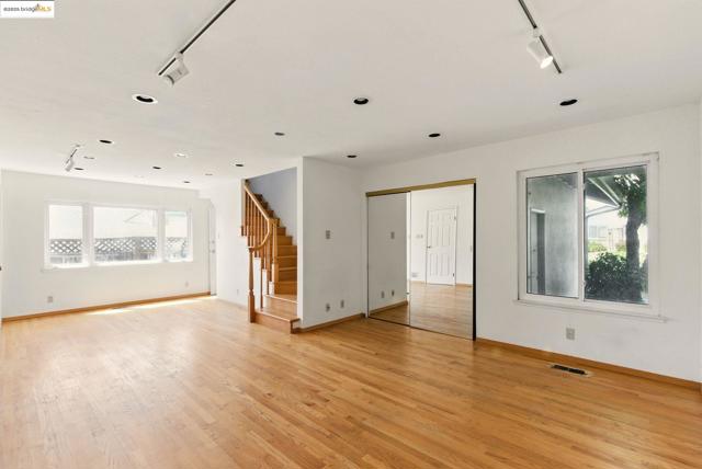6223 Valroy Dr, San Jose CA: https://media.crmls.org/mediaz/fd7f39d1-e255-448b-8069-7a2abb29df79.jpg