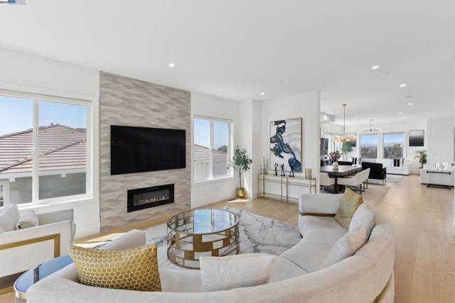 3606 Sarita St, Hayward CA: https://media.crmls.org/mediaz/fd7f3d4f-3d23-43e0-9f59-8edd9ce47d9a.jpg