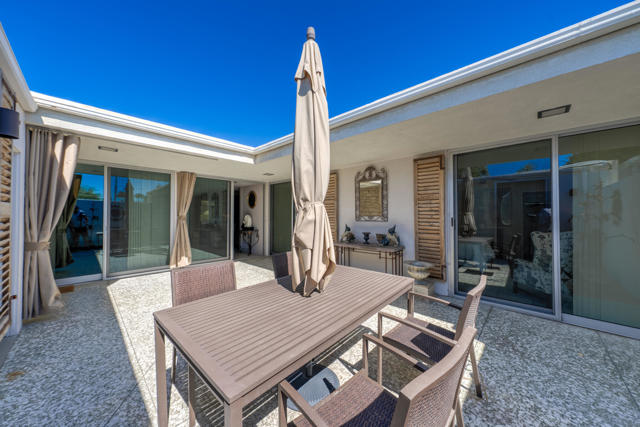 74 Lakeview Drive, Palm Springs CA: https://media.crmls.org/mediaz/fd7f480f-fb65-46a1-9e3c-18d72107c434.jpg