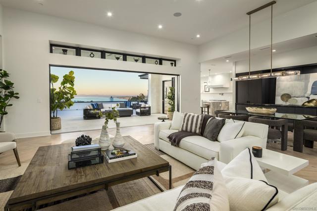2365 Via Siena, La Jolla CA: https://media.crmls.org/mediaz/fd7f5585-90cd-427d-b4a9-8e6e5041d057.jpg