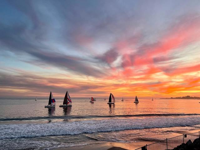 2900 E Cliff Drive, Santa Cruz CA: https://media.crmls.org/mediaz/fd7ff526-515a-4c50-a176-5aaaf4a4e7bf.jpg